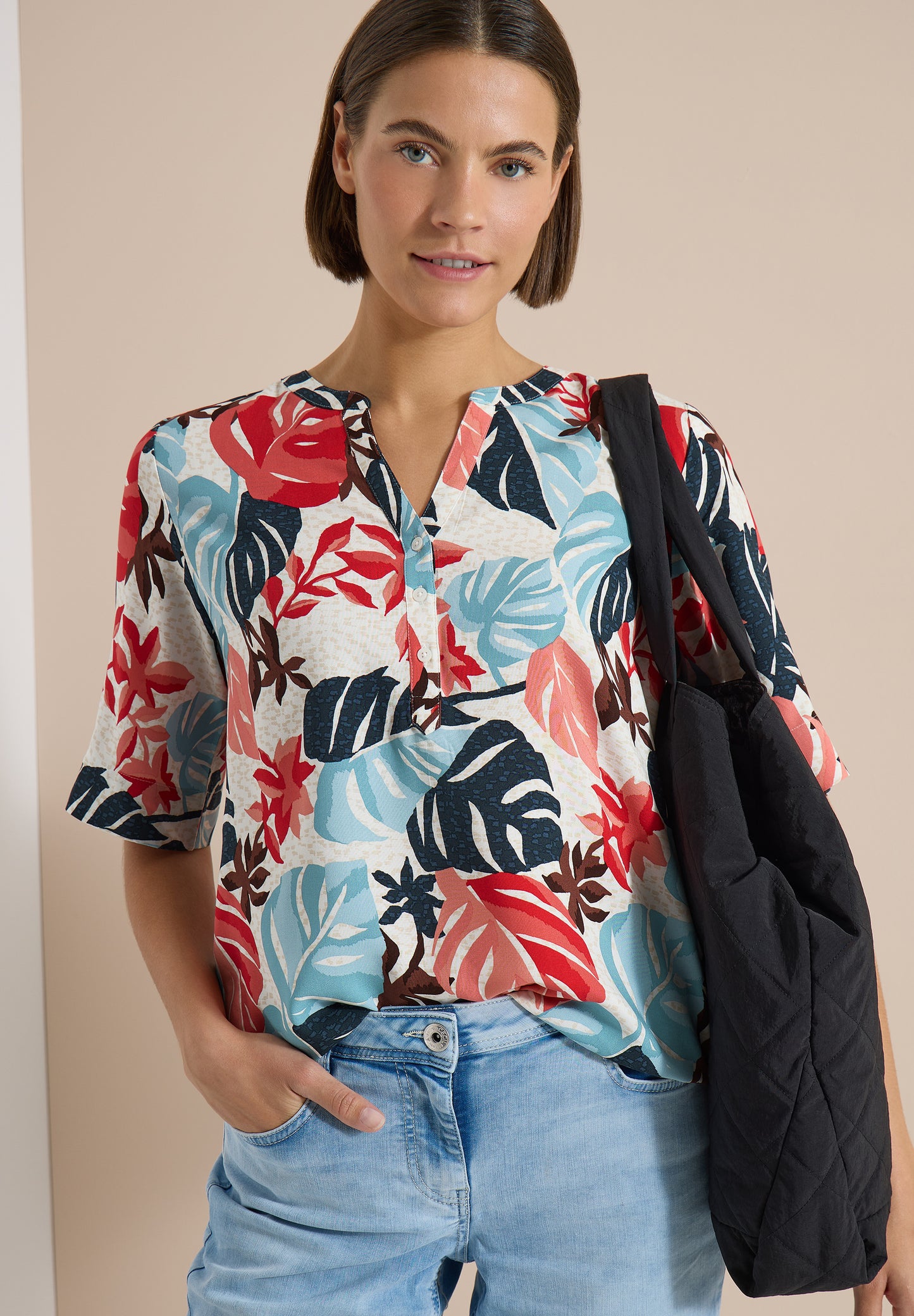 CECIL - Kurzarm Bluse mit Split Neck - Farbe: light alabaster white