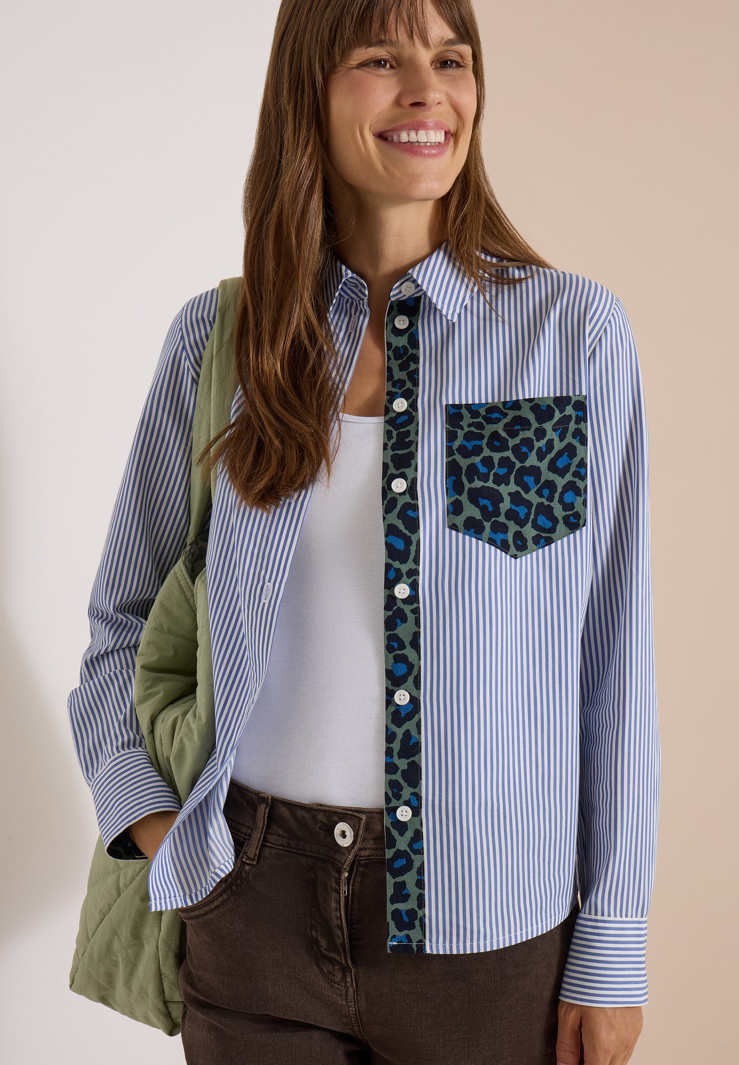 CECIL - Hemdbluse mit Streifen und Leo-Brusttasche - Farbe: blouse blue
