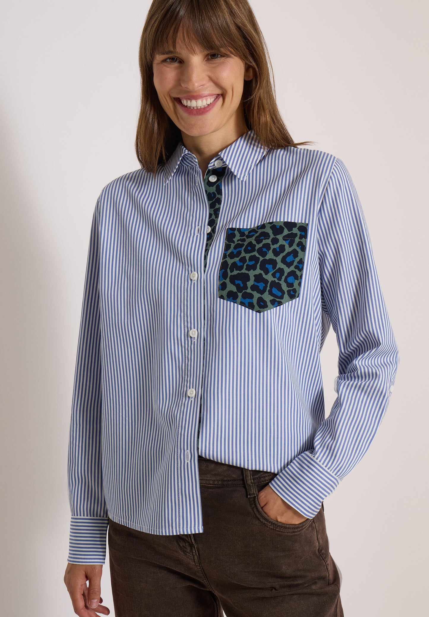 CECIL - Hemdbluse mit Streifen und Leo-Brusttasche - Farbe: blouse blue