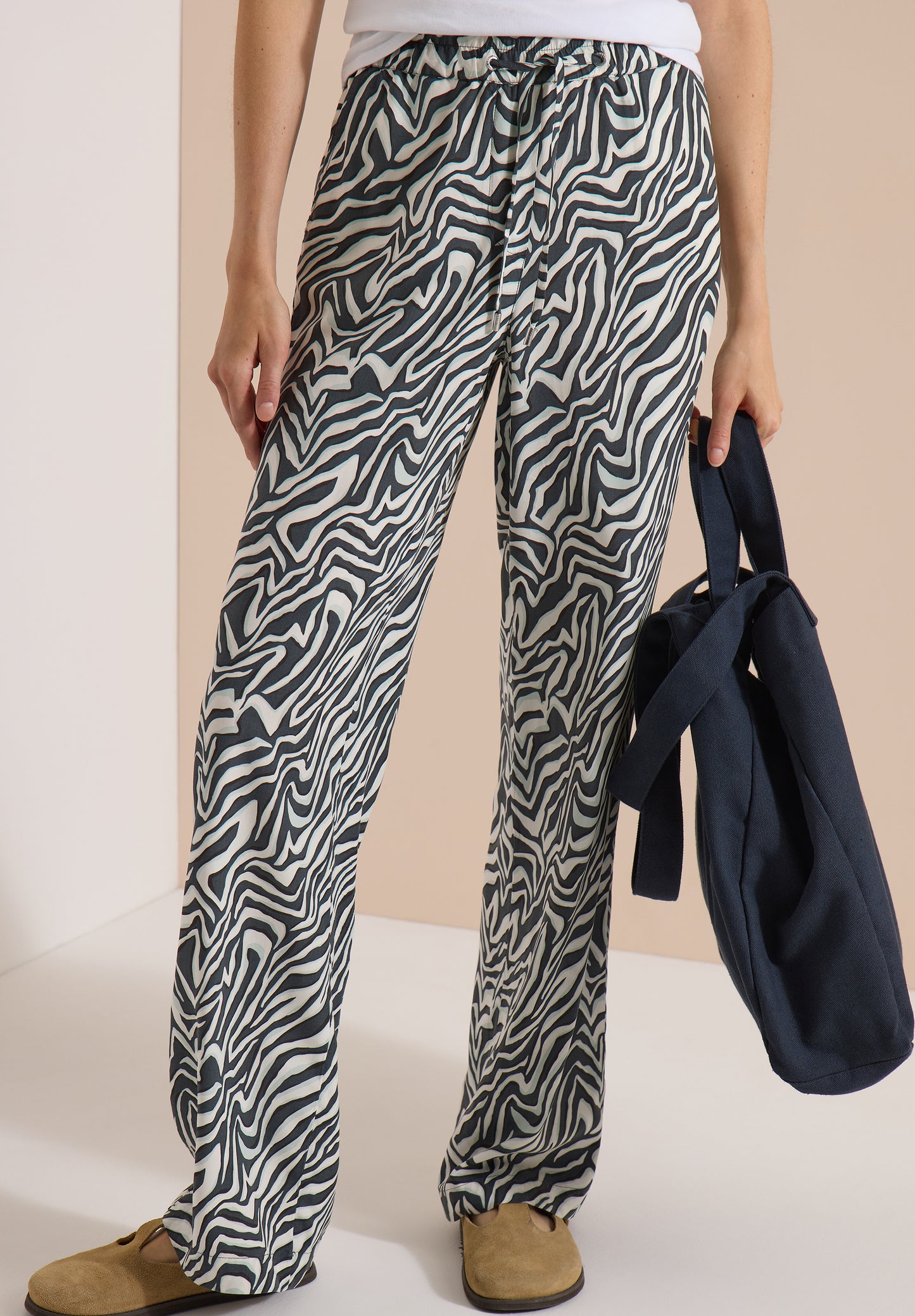 CECIL - Straight Leg Hose mit Zebraprint - Farbe: palm breeze green