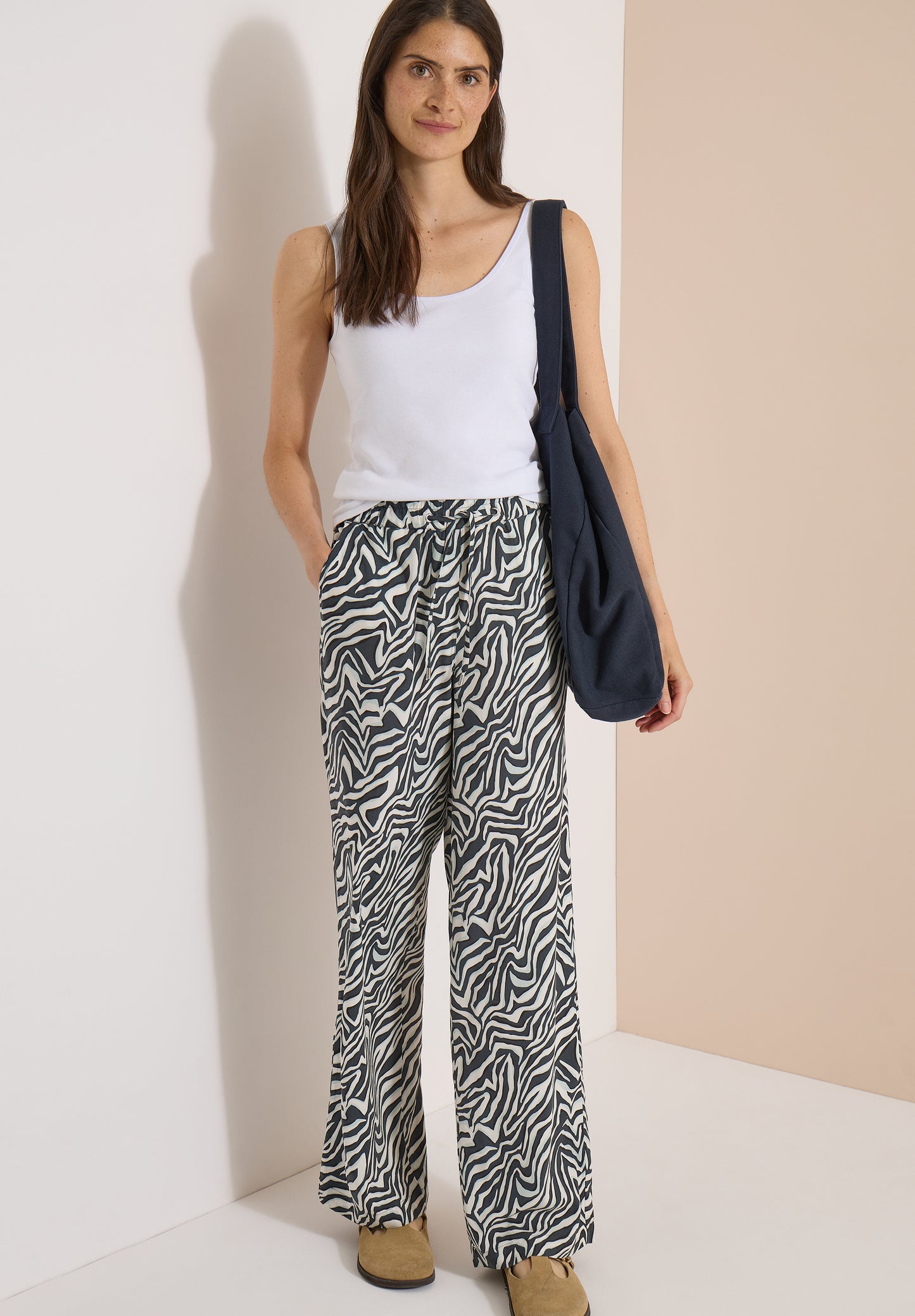 CECIL - Straight Leg Hose mit Zebraprint - Farbe: palm breeze green