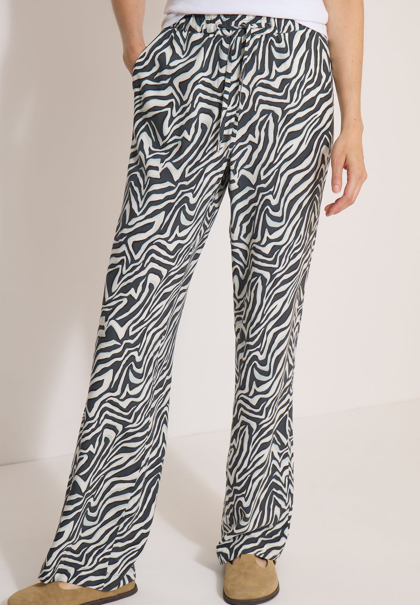 CECIL - Straight Leg Hose mit Zebraprint - Farbe: palm breeze green