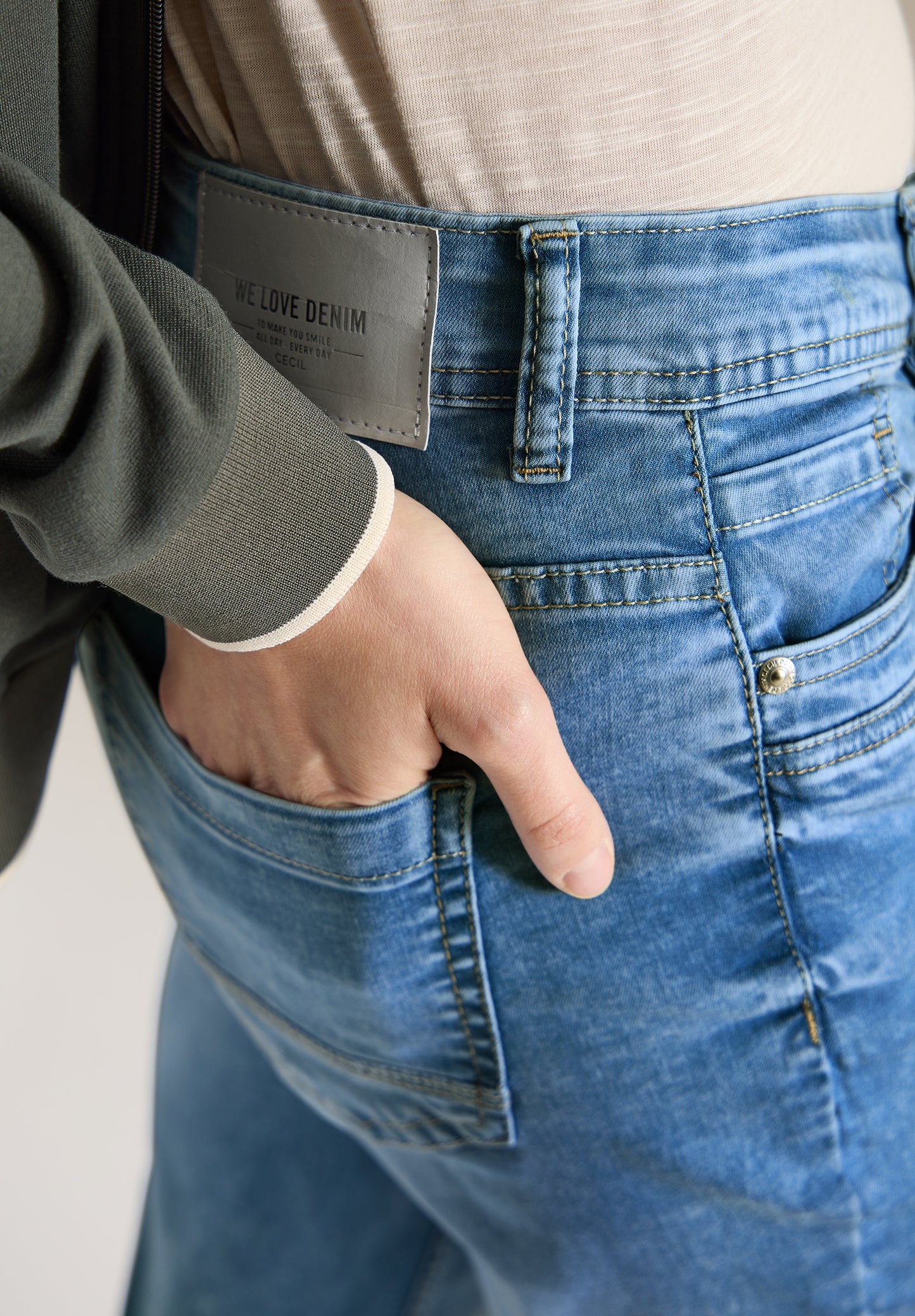 CECIL - Mid Waist Slim Leg Jeans im Casual Fit - Farbe: light blue washed