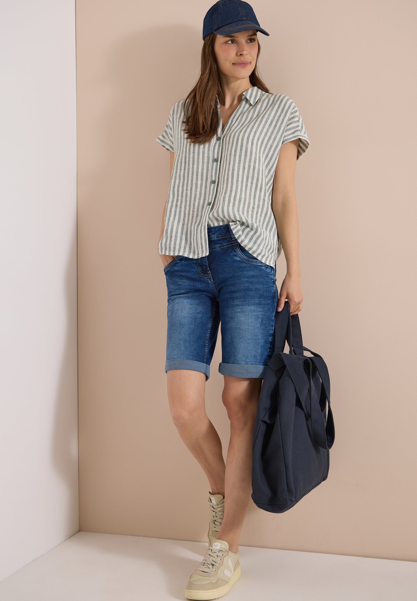 CECIL - Slim Leg Jeansshorts im Casual Fit - Farbe: mid blue used wash