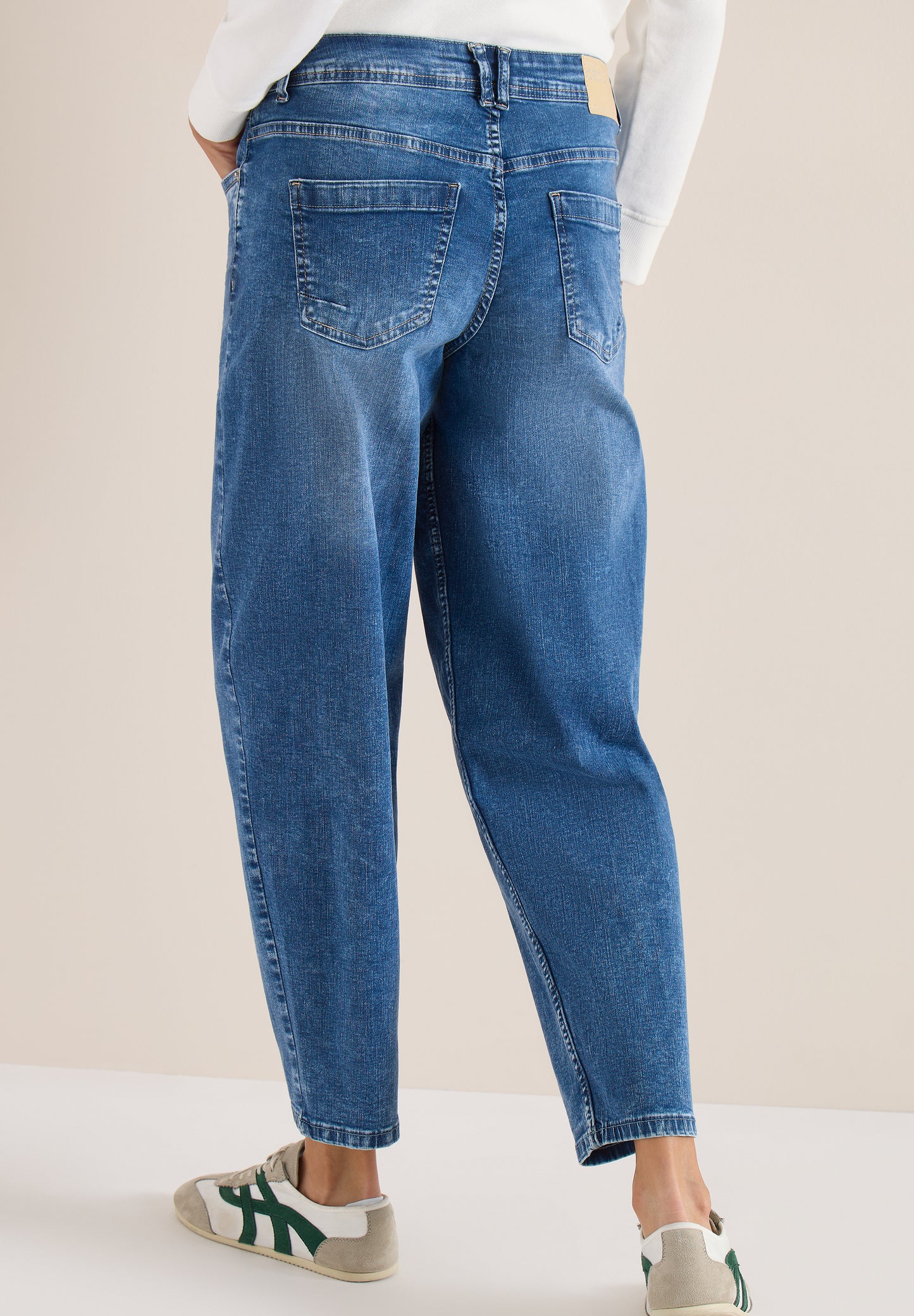 CECIL - High Waist Jeans SCARLETT im Loose Fit - Farbe: mid blue wash