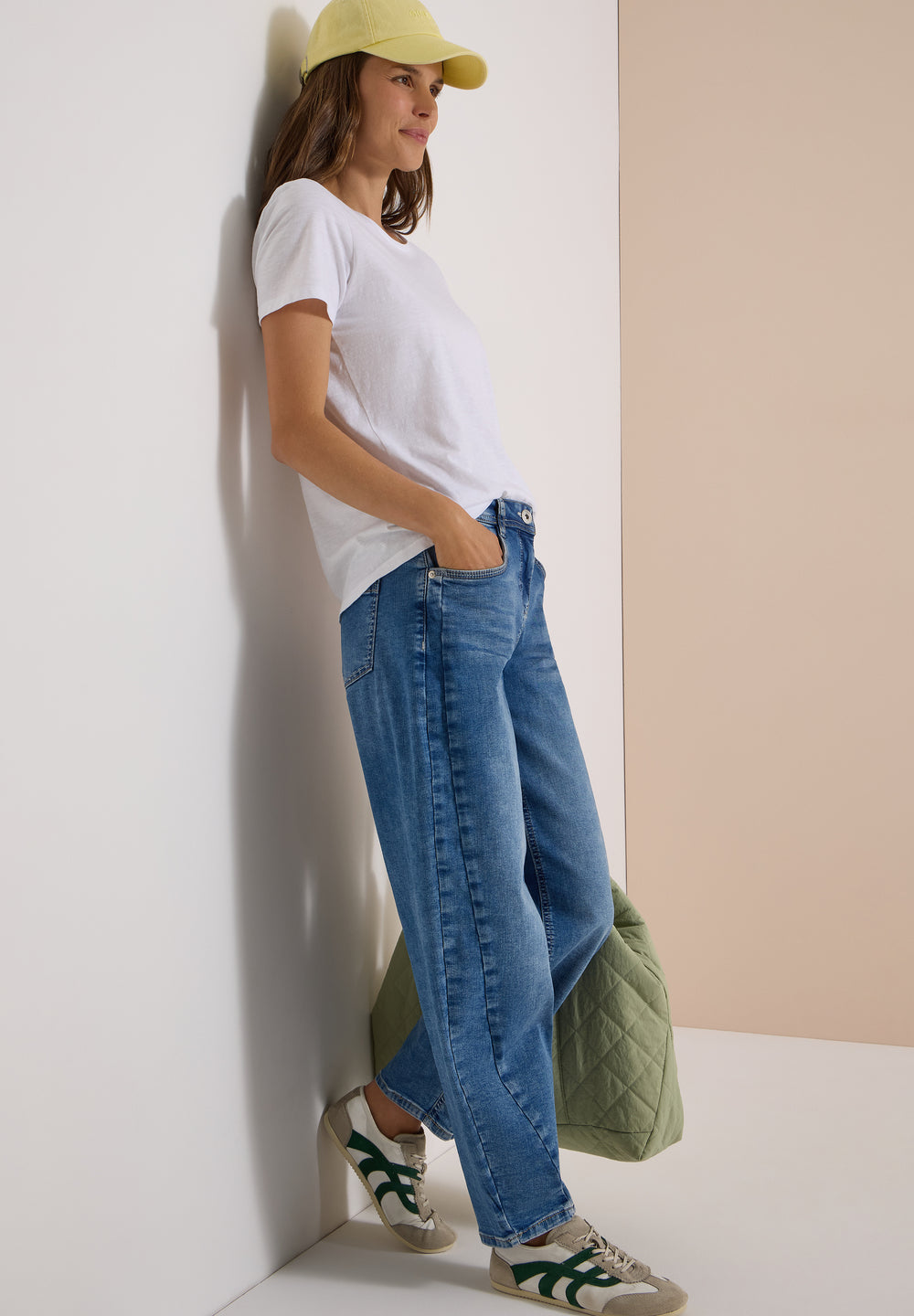 Rückansicht der hellblauen CECIL Scarlett Jeans