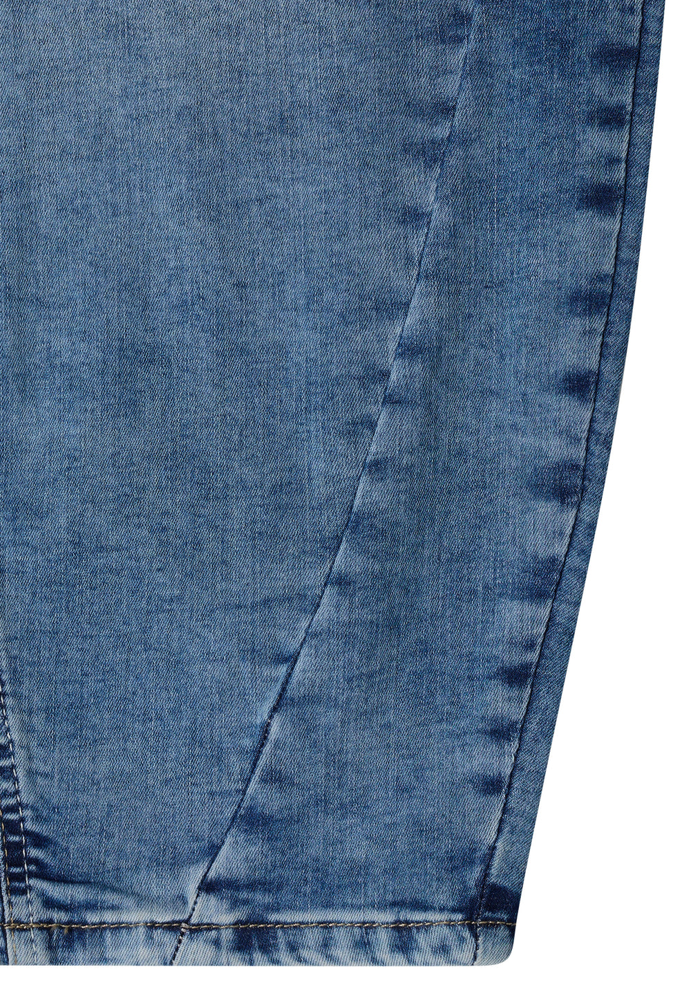 Typische gebogene Seitennaht der CECIL Barrel Jeans