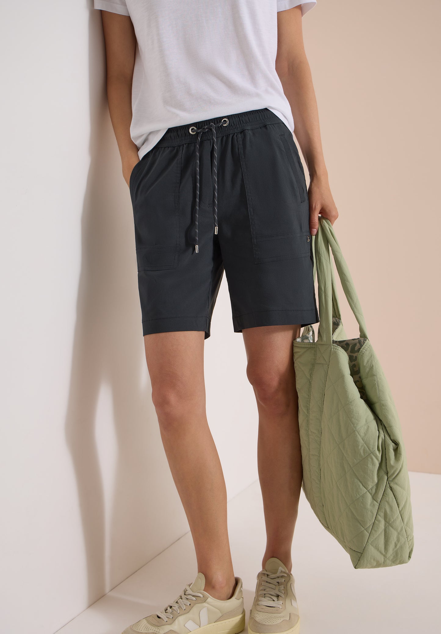 CECIL - Mid Waist Straight Leg Shorts im Loose Fit - Farbe: palm breeze green