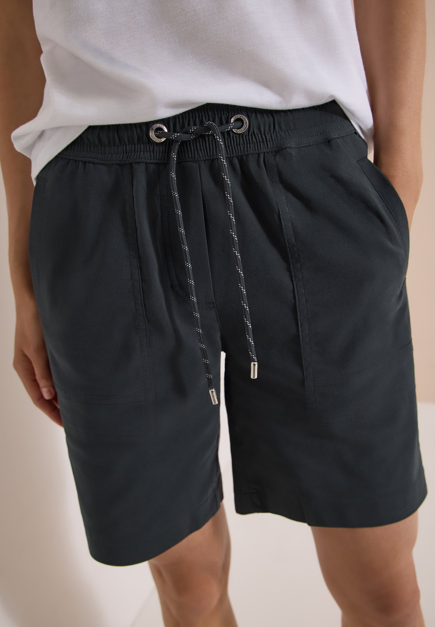 CECIL - Mid Waist Straight Leg Shorts im Loose Fit - Farbe: palm breeze green