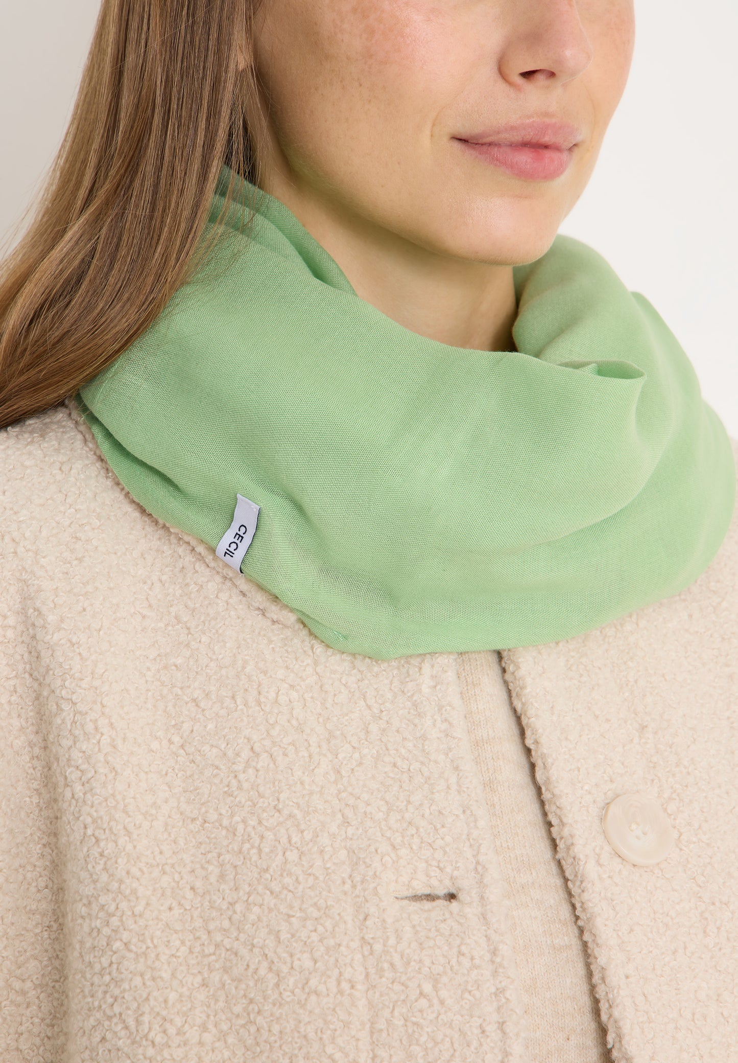 CECIL - Loop Schal in Unifarbe - Farbe: bamboo green