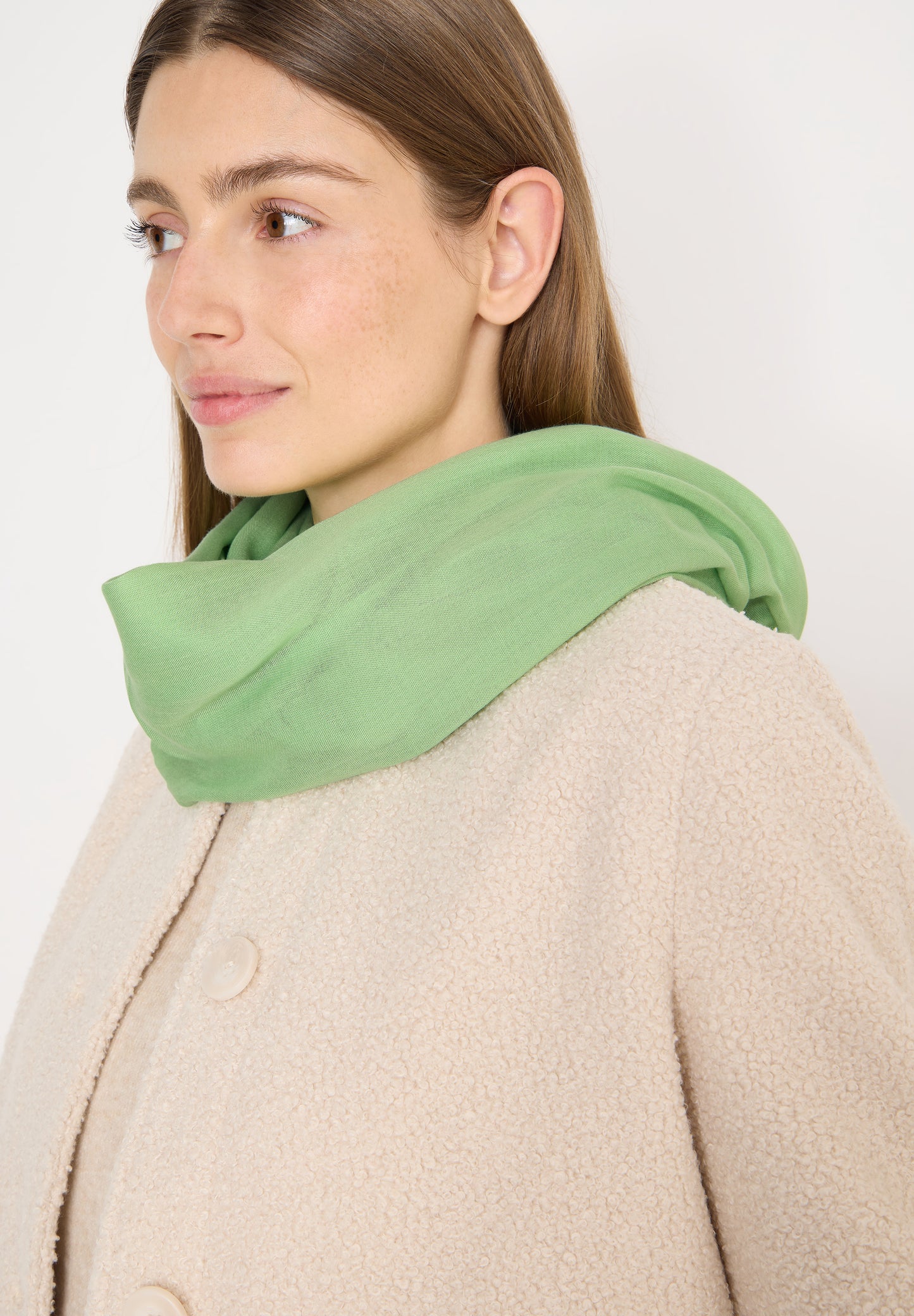 CECIL - Loop Schal in Unifarbe - Farbe: bamboo green