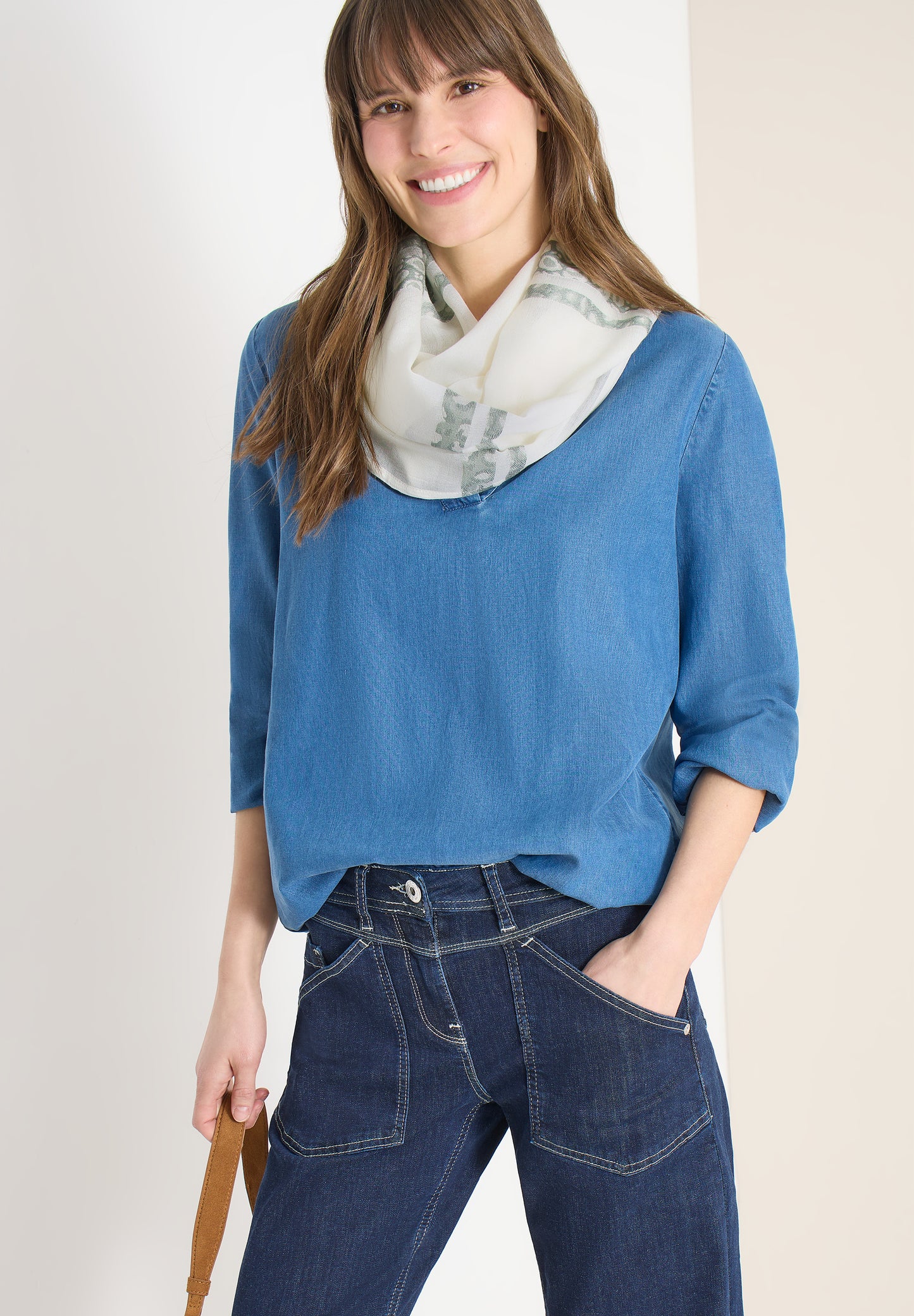 CECIL - Loop Schal mit Leo-Streifen - Farbe: vanilla white