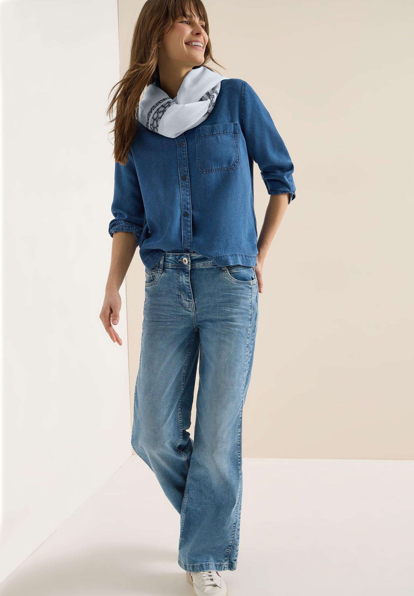 CECIL - Loop Schal mit Leo-Streifen - Farbe: watercolour blue