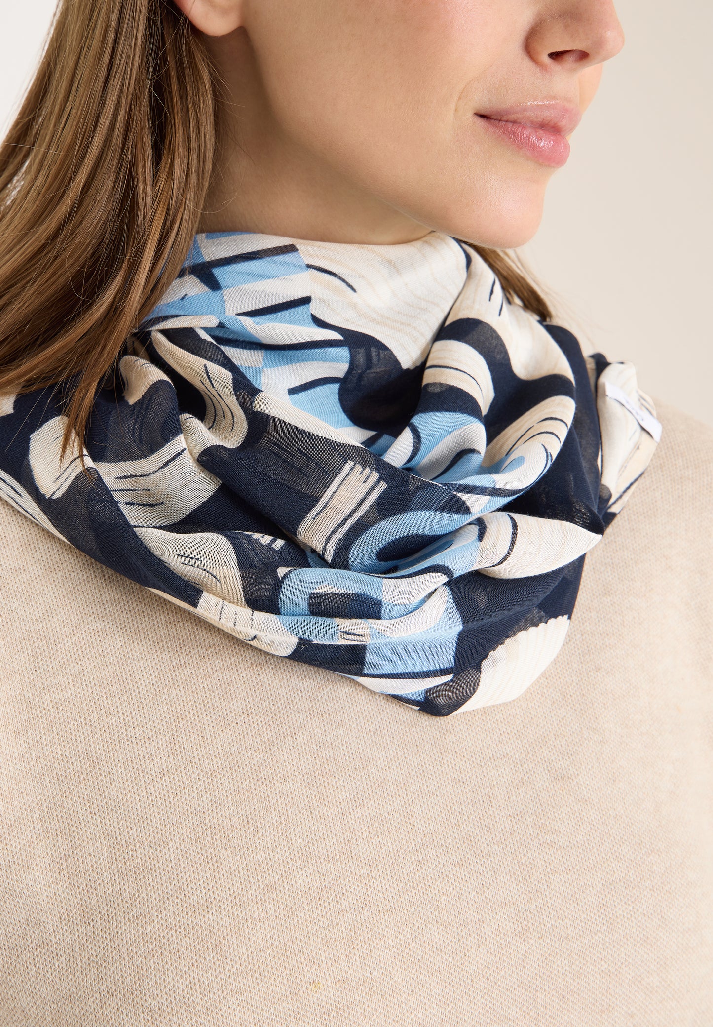 CECIL - Gemusterter Loop-Schal - Farbe: universal blue