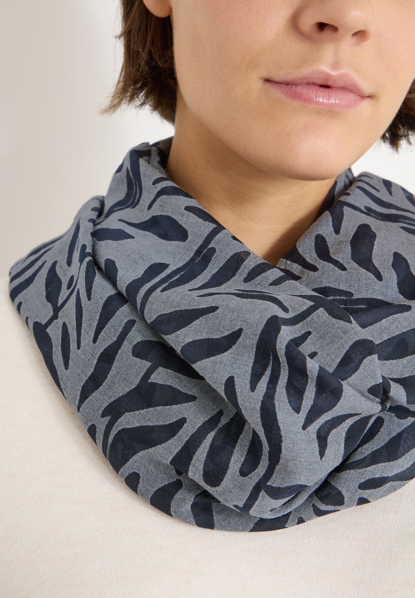 CECIL - Ausbrenner Loop Schal - Farbe: universal blue