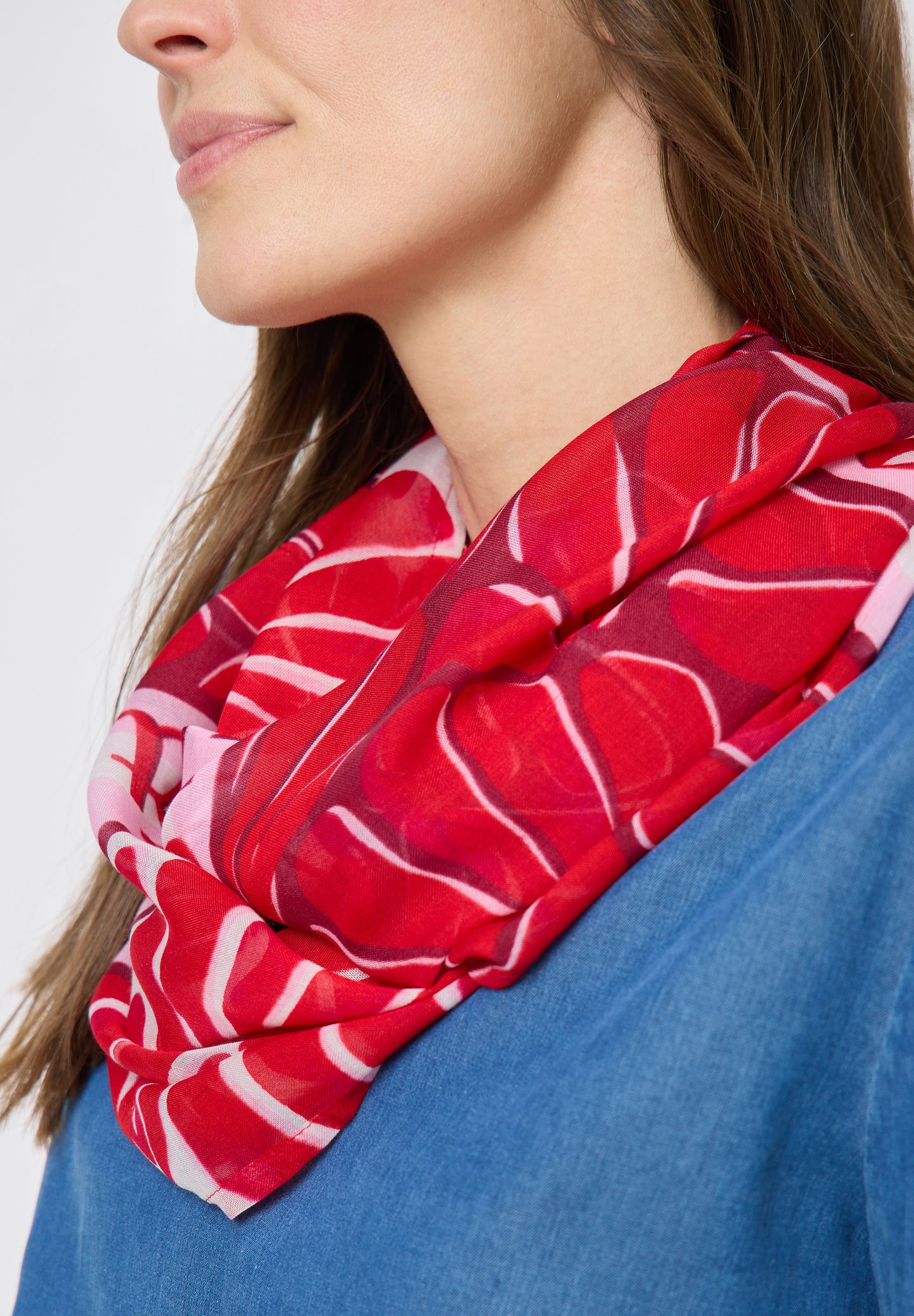 CECIL - Loop Schal mit grafischem Muster - Farbe: glazed apple red