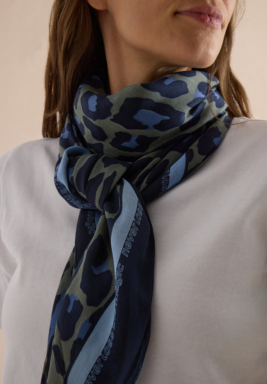 CECIL - Dreieckstuch mit Leo-Muster - Farbe: dried olive green
