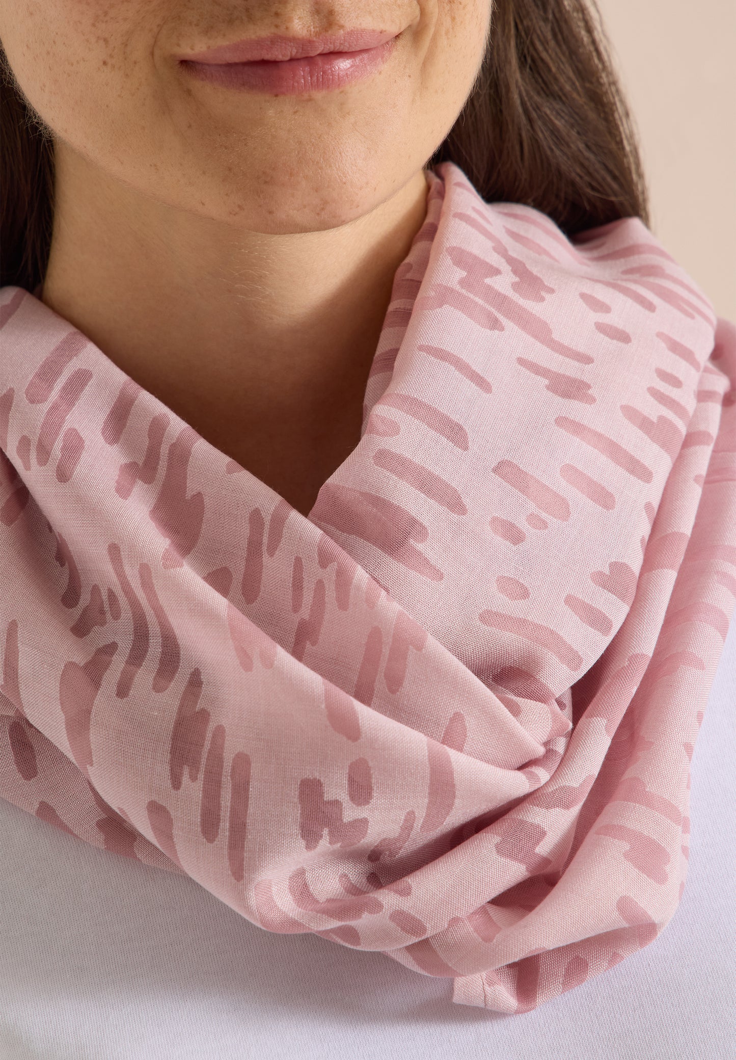 CECIL - Loop-Schal im Ausbrenner-Look - Farbe: velvet rose