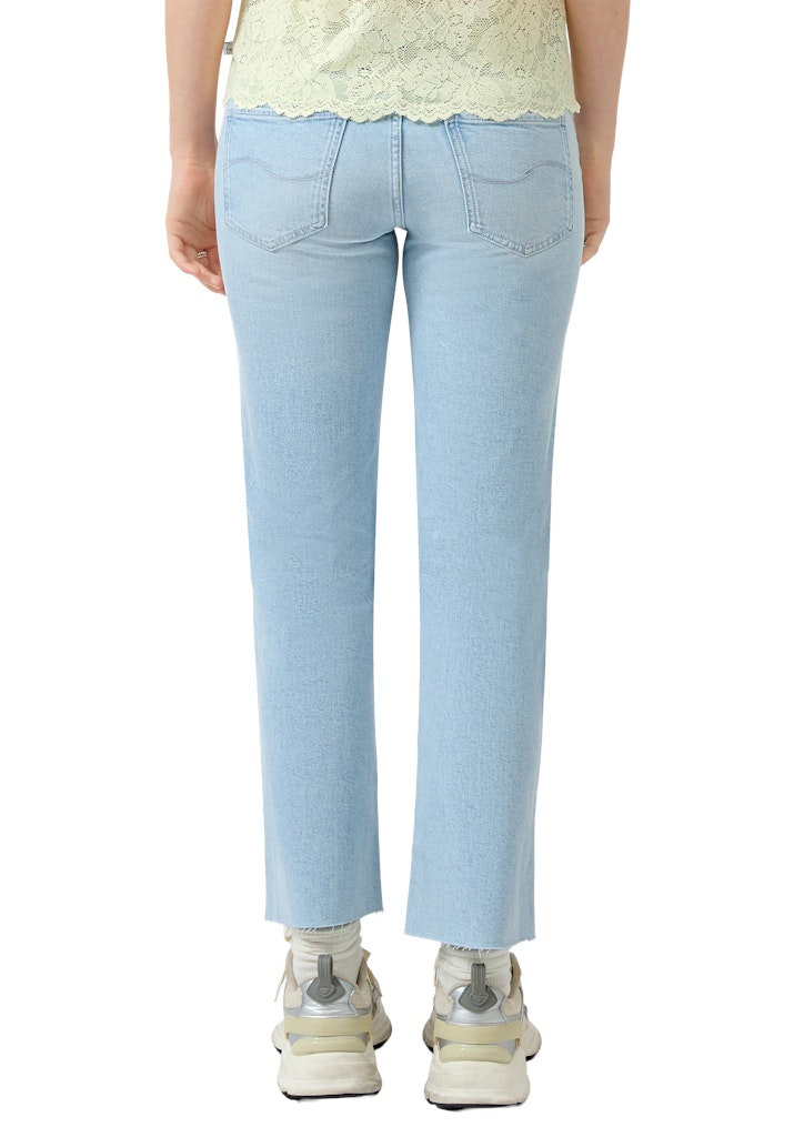 QS - Cropped Jeans CATIE / Slim Fit / Mid Rise / Relaxed Straight Leg - Farbe: Hellblau