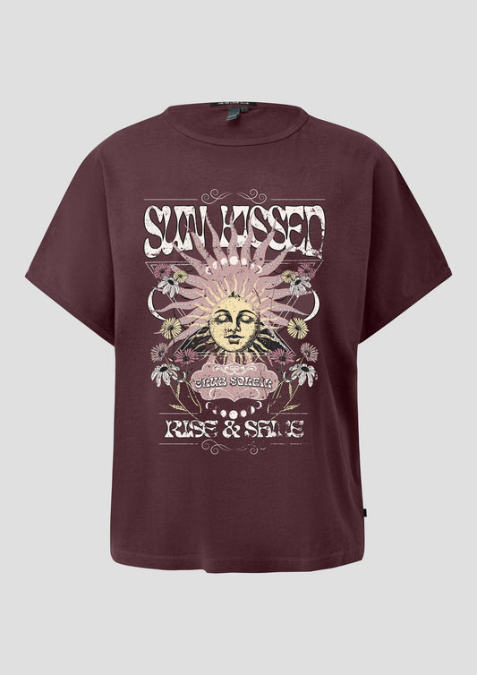 QS - Gewaschenes Print-Shirt mit überschnittener Schulter - Farbe: Bordeaux