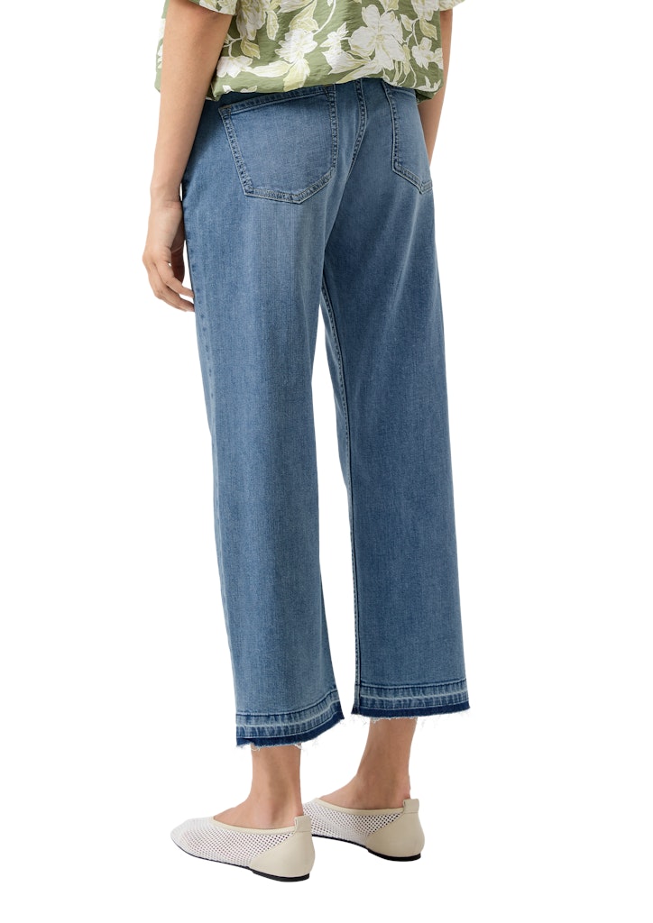 s.Oliver - Cropped Jeans Karolin: Regular Fit / Mid Rise / Straight Leg / offener Saum - Farbe: Hellblau