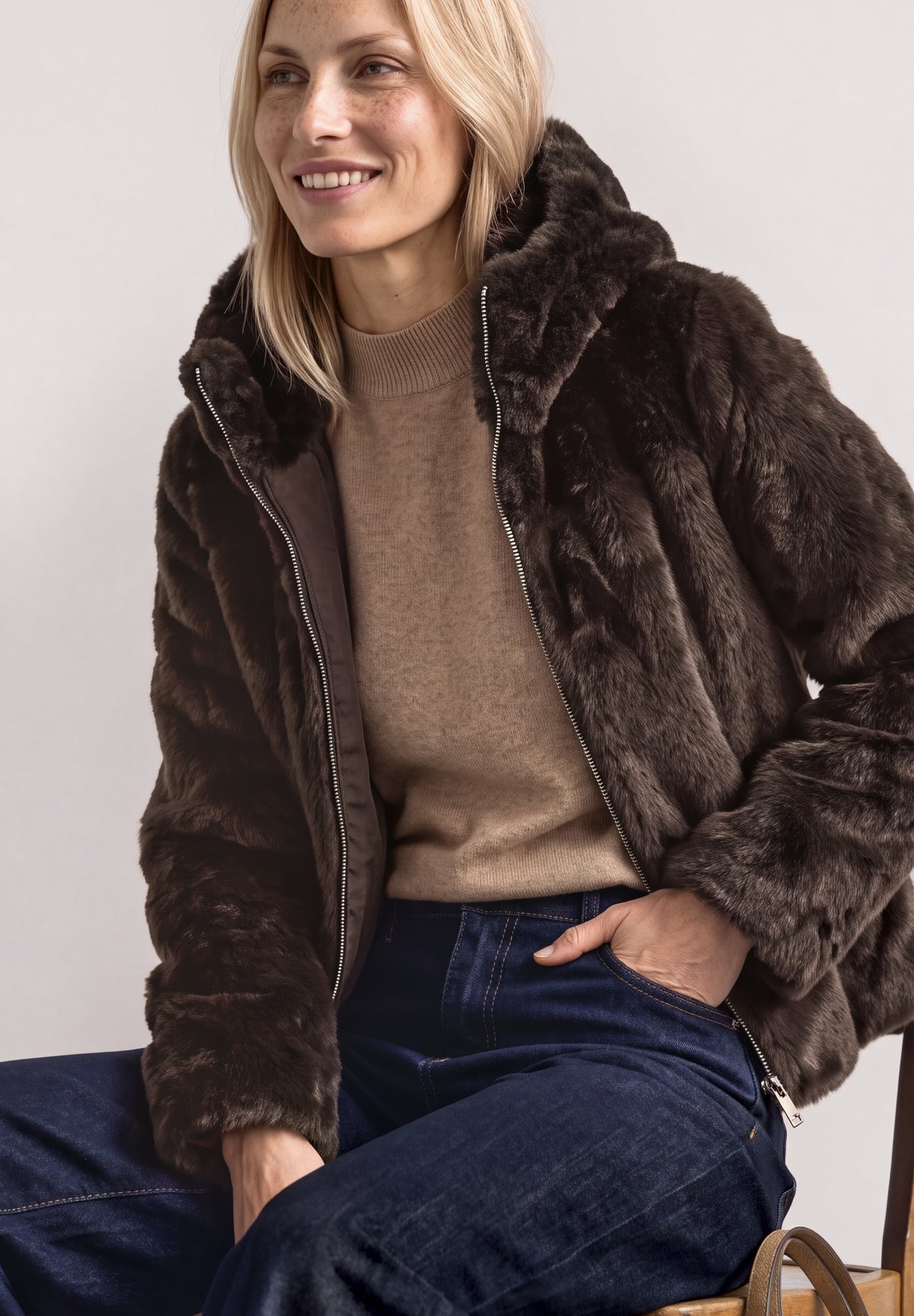 Street One Damen kurze Fake-Fur-Mix Jacke mit Kapuze - Rotbraun auburn brown