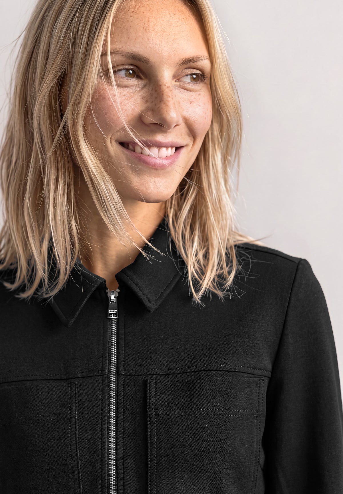 Street One Damen Jacke mit Hemdkragen und Brusttaschen - Schwarz Black