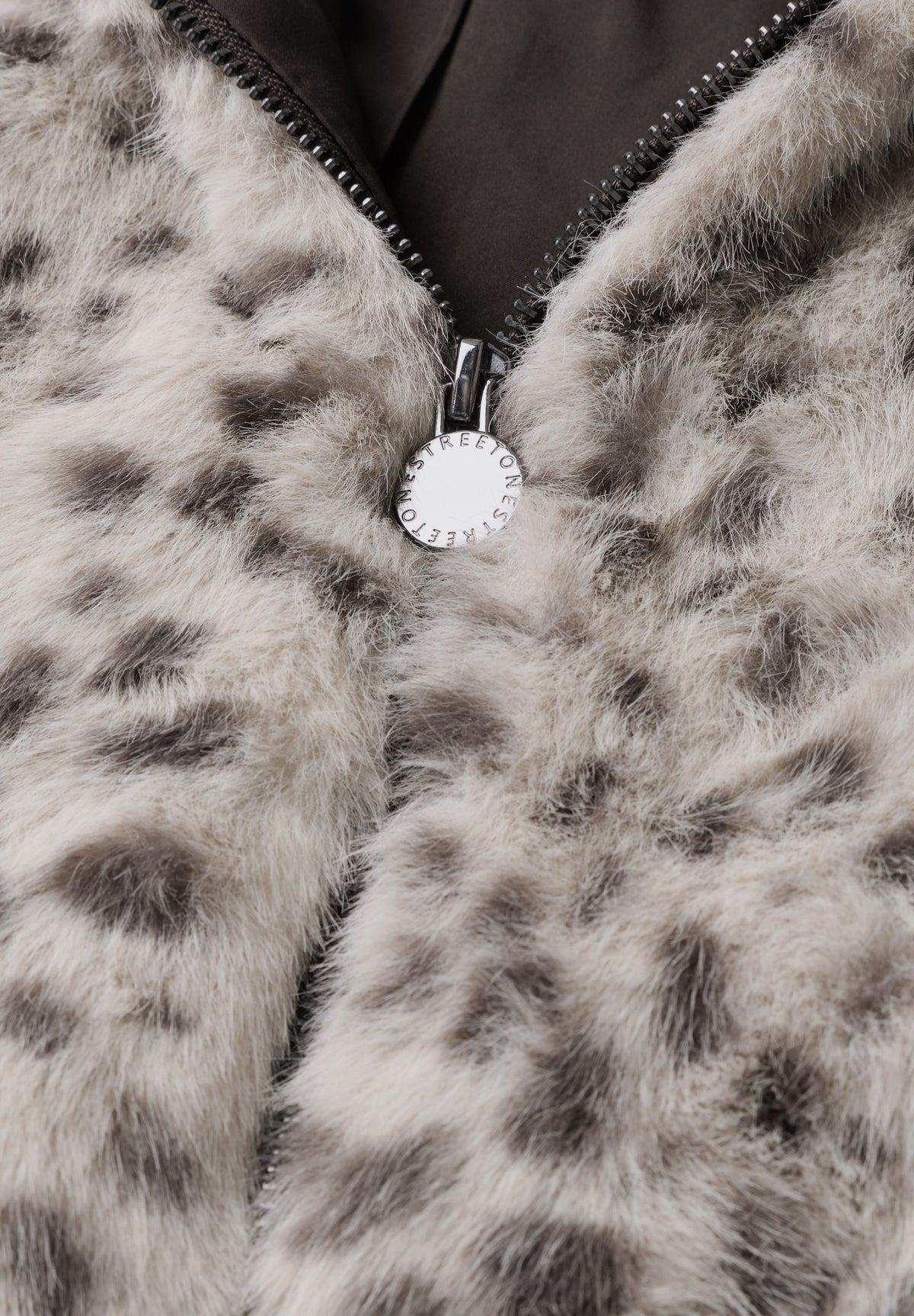 Street One Damen Fake-Fur-Jacke mit Animal Print - Dunkelbraun black coffee