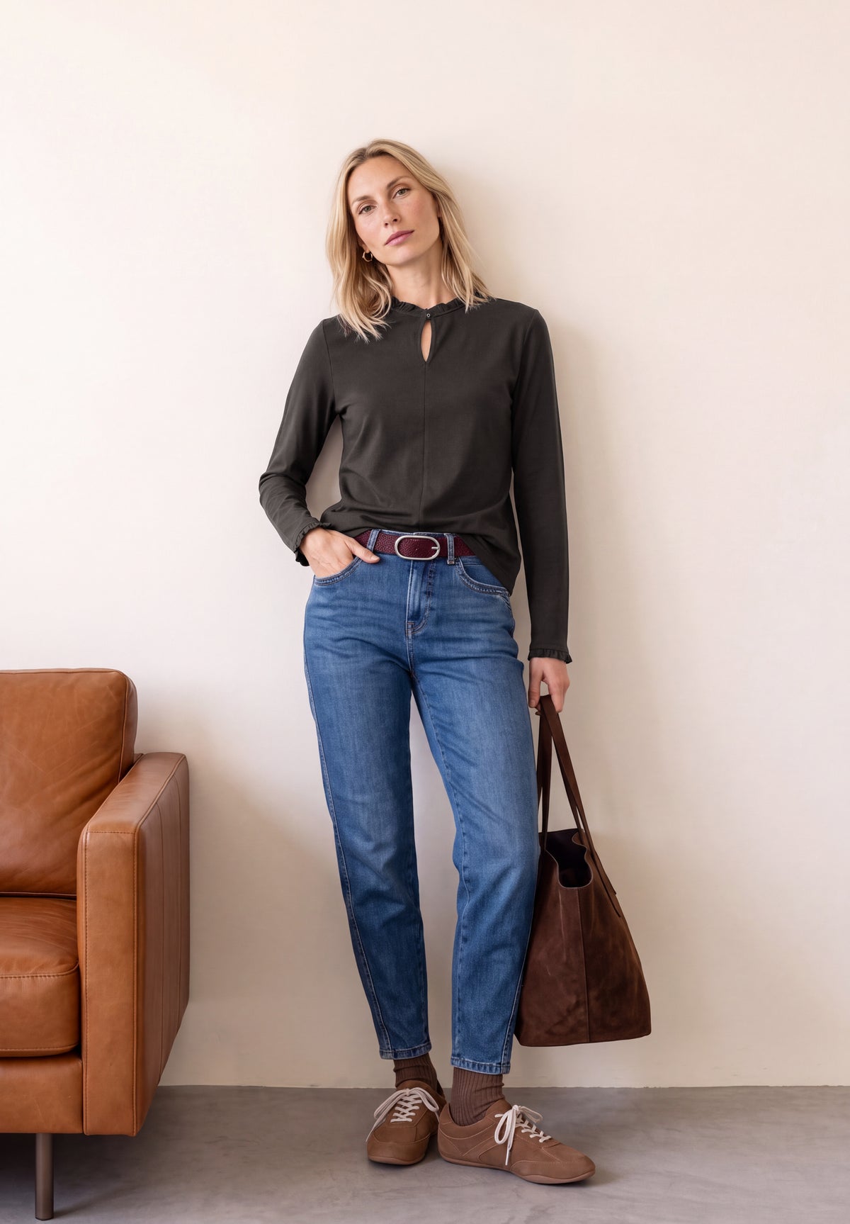 Street One Damen Basic Shirt mit Rüschen und Cut-Out - Dunkelbraun black coffee