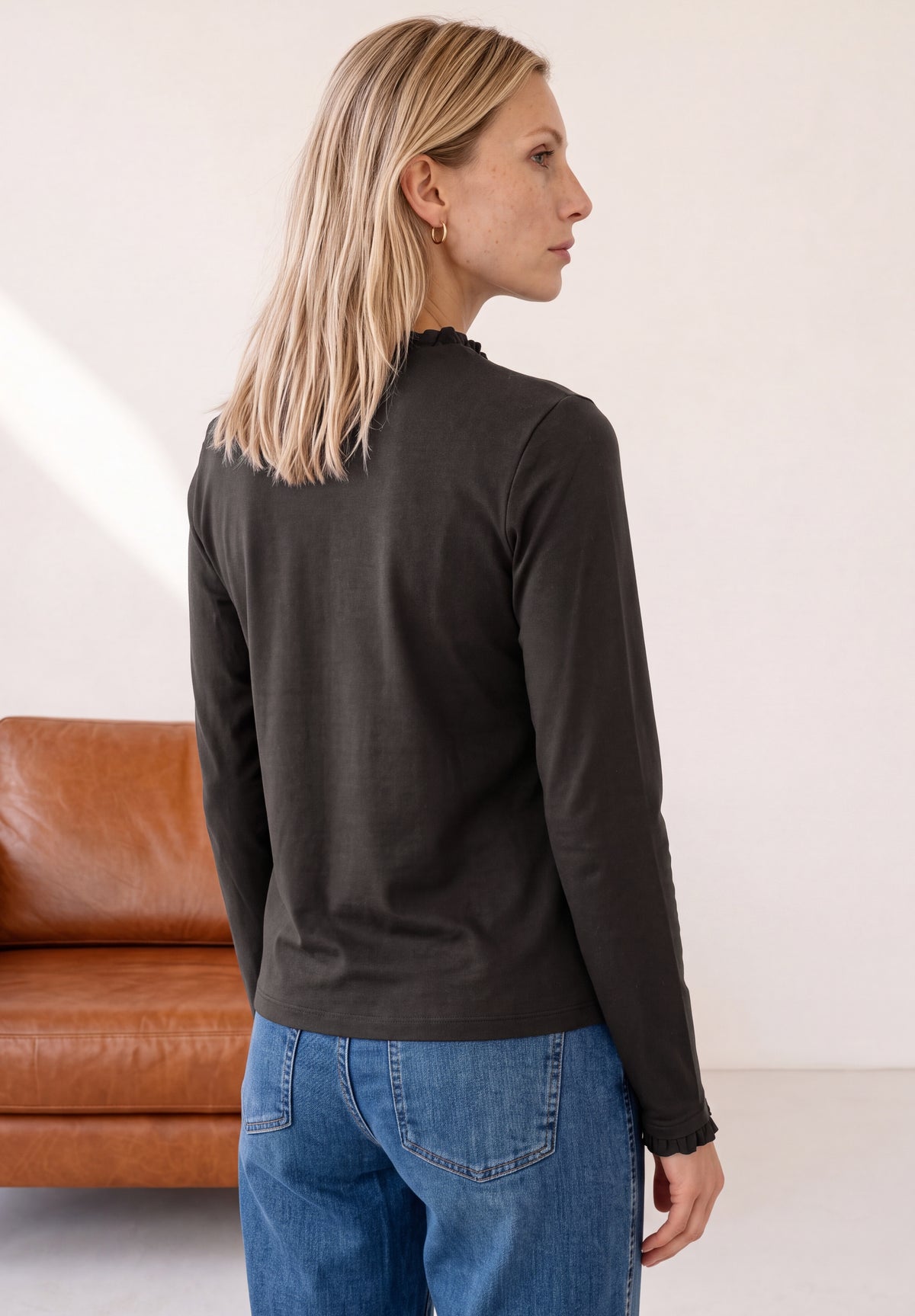 Street One Damen Basic Shirt mit Rüschen und Cut-Out - Dunkelbraun black coffee