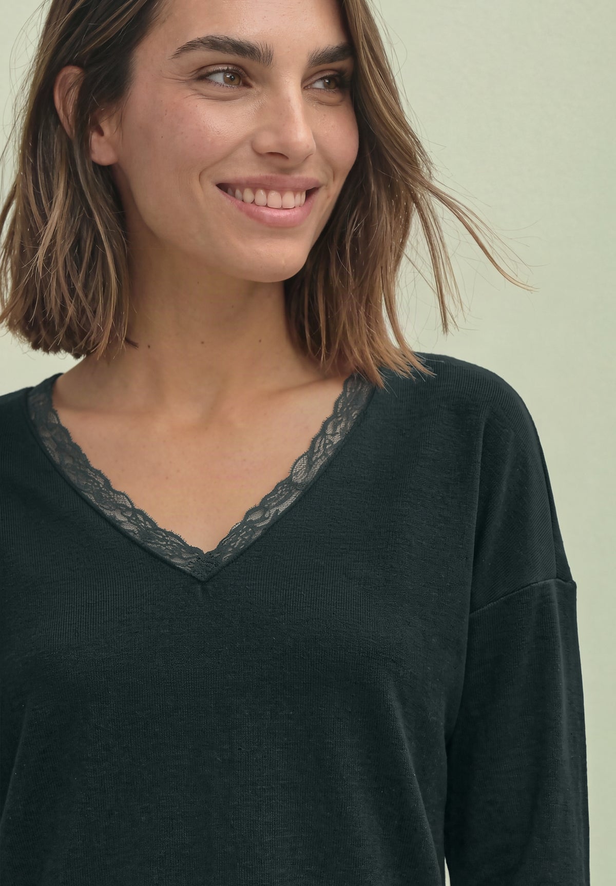 Street One Damen Langarmshirt mit V-Ausschnitt und Spitze - Grün stormy green