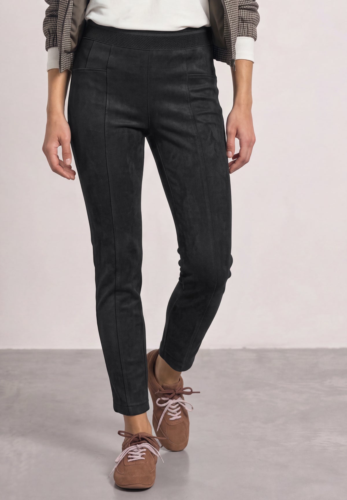 Street One Damen High Waist Skinny Leg Hose aus Velours - Schwarz Black