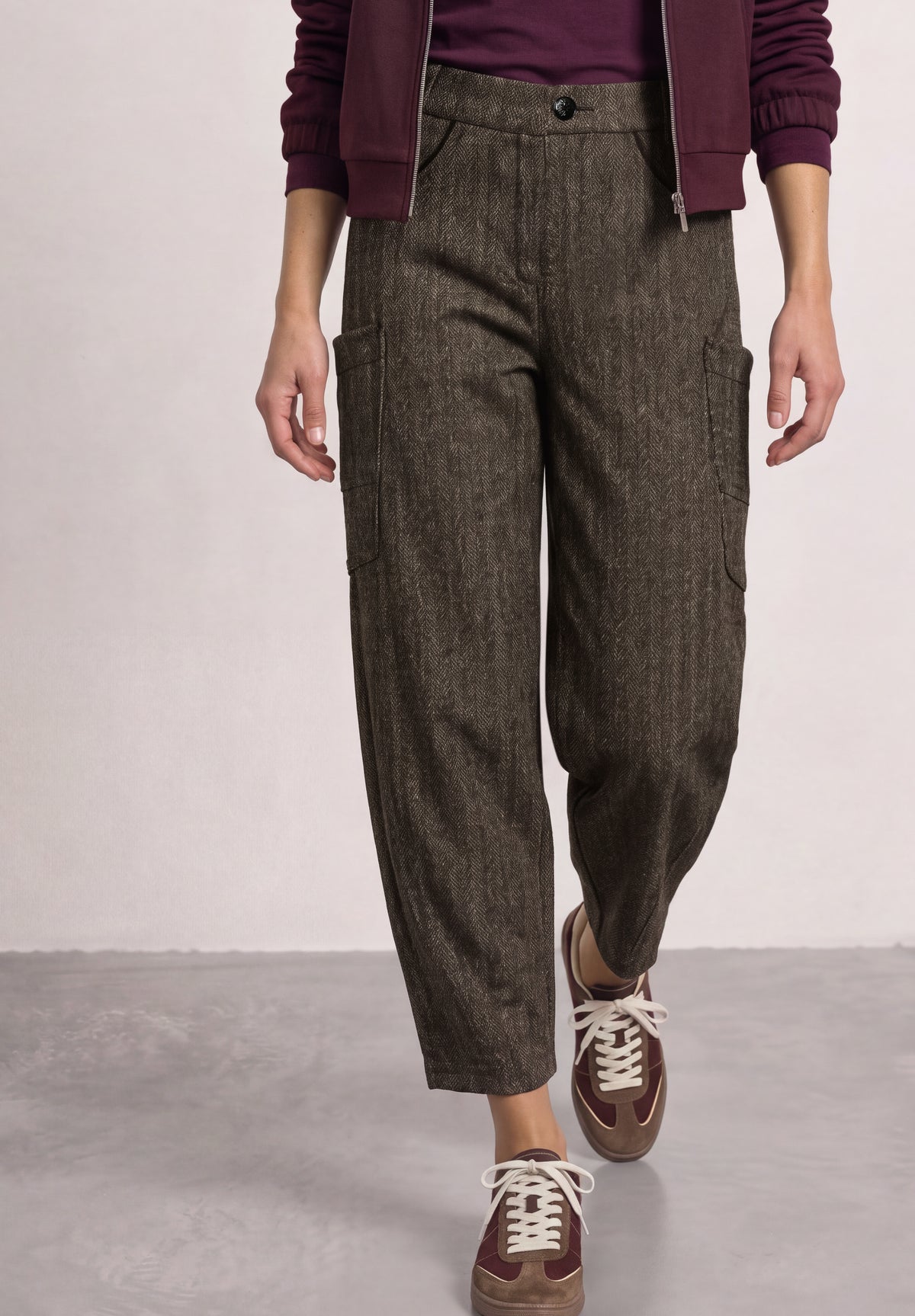 Street One Damen Barrel Leg Hose mit aufgesetzten Taschen - Dunkelbraun black coffee